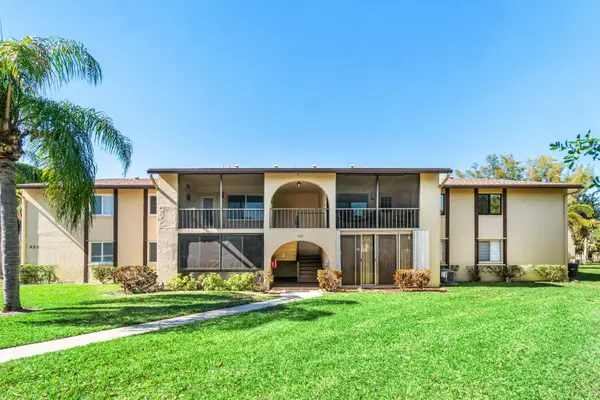 322 Pine Ridge Circle #A-2, Greenacres, FL 33463