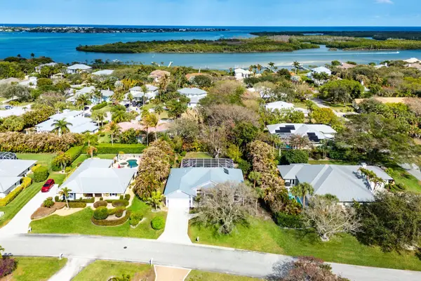 3741 SE Bowsprit Court, Stuart, FL 34997