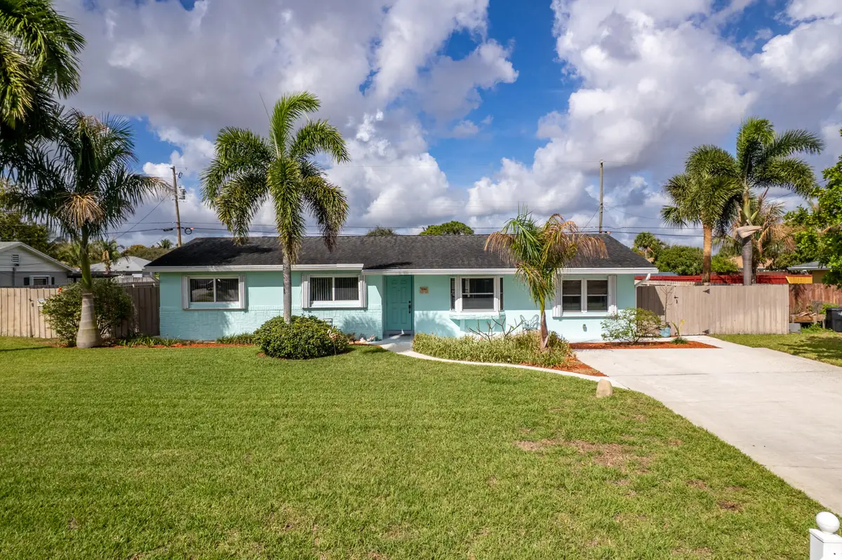 1061 Pineway Drive, Haverhill, FL 33417 - #1