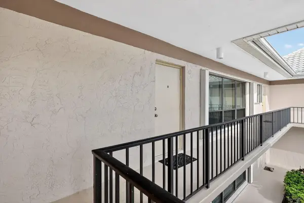 16 SE Turtle Creek Drive #E, Tequesta, FL 33469