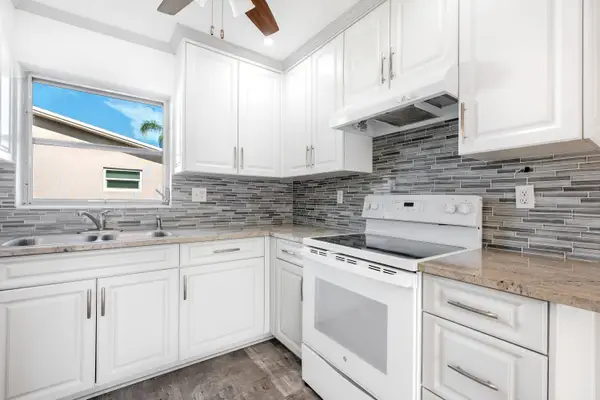 2739 Dudley Drive W #D, West Palm Beach, FL 33415