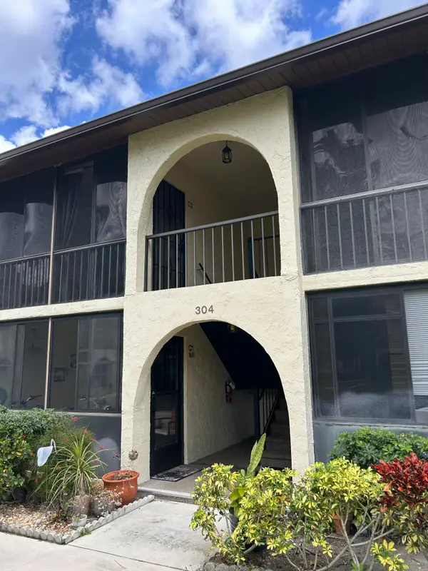 304 Knotty Pine Circle #B-2, Greenacres, FL 33463