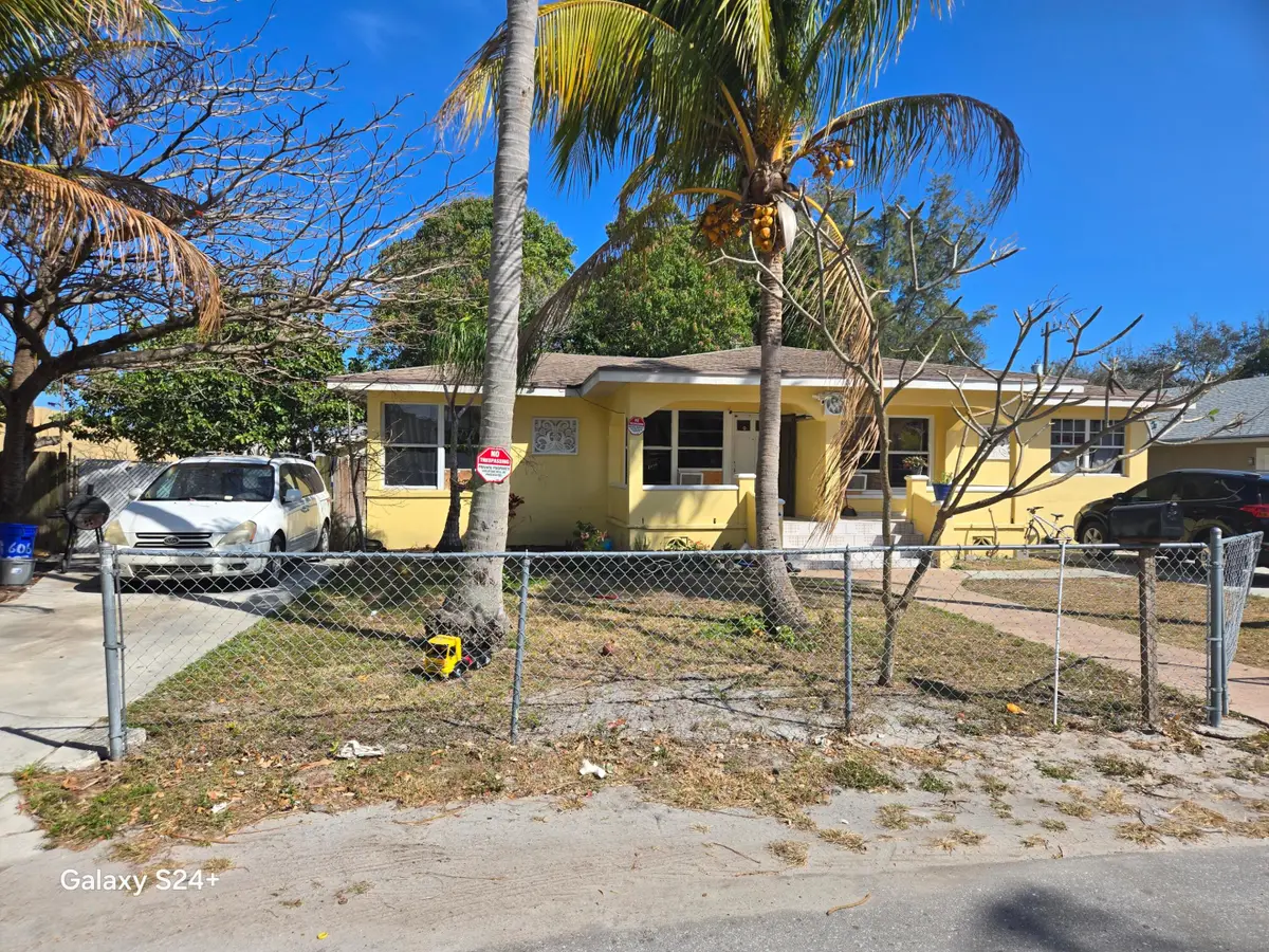 606 S Pine Street, Lake Worth, FL 33460 - #1