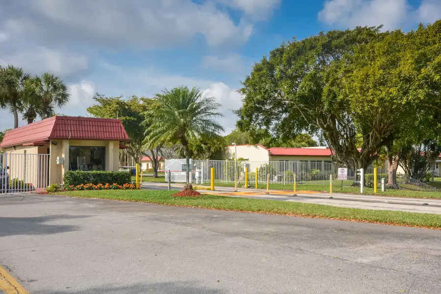 477 Lake Dora Drive, West Palm Beach, FL 33411 - #3