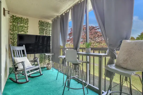 1423 Meadows Circle W, Boynton Beach, FL 33436