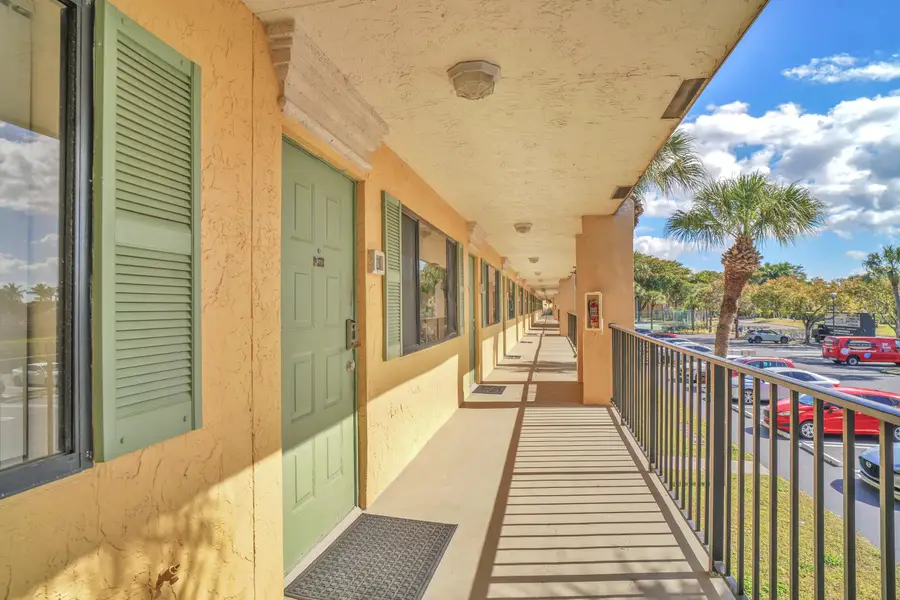 1423 Meadows Circle W, Boynton Beach, FL 33436 - #2