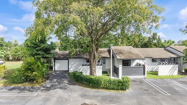 107 Conaskonk Circle, Royal Palm Beach, FL 33411