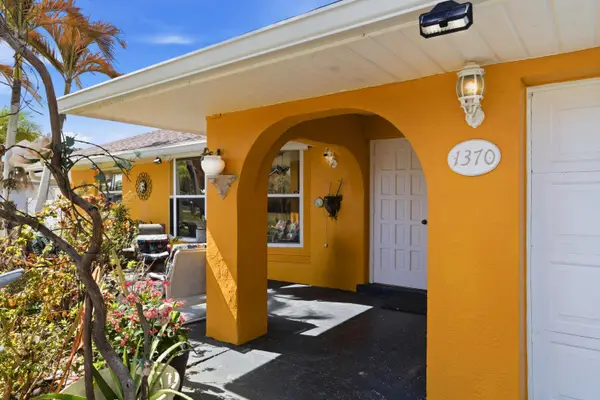 1370 SE Navajo Lane, Port St Lucie, FL 34983