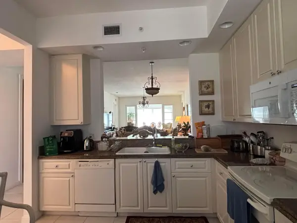 24 Harbour Isle Drive W #305, Fort Pierce, FL 34949