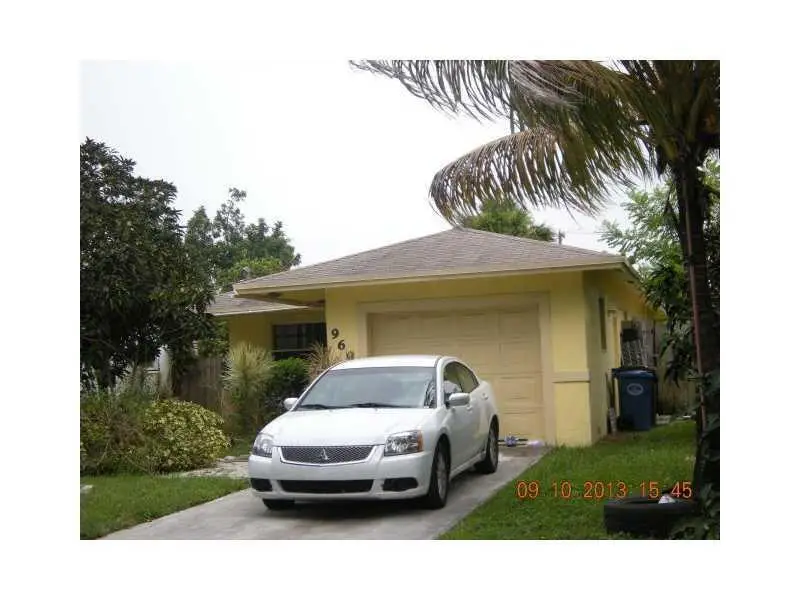 960 NE 35th Street, Oakland Park, FL 33334 - #1