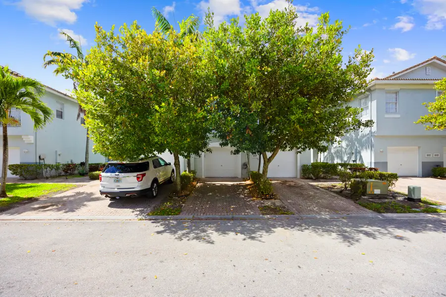 3069 Laurel Ridge Circle, Riviera Beach, FL 33404 - #2