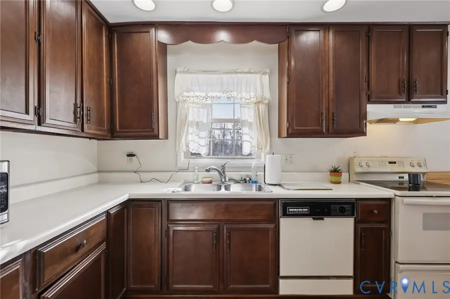 655 Holly Corner Road, Fredericksburg, VA 22406 - #2