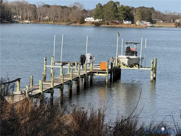 82 Westmoreland Blvd, Hague, VA 22469