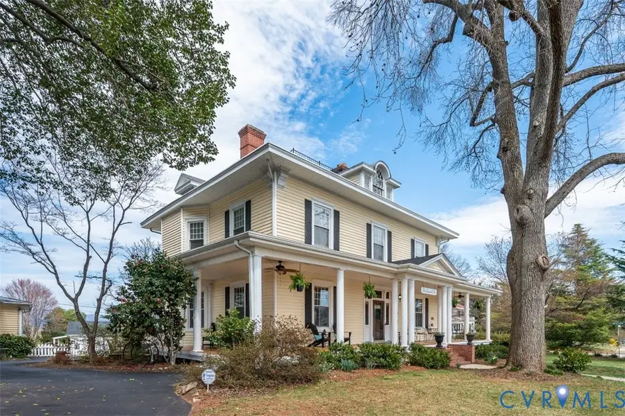 517 Longwood Avenue, Bedford, VA 24523 - #2