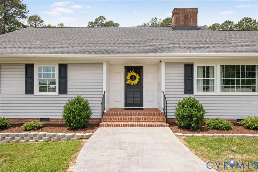 540 West Main Street, Wakefield, VA 23883 - #2