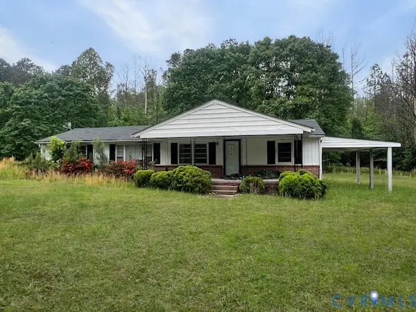 565 Town Bridge Road, Saluda, VA 23149