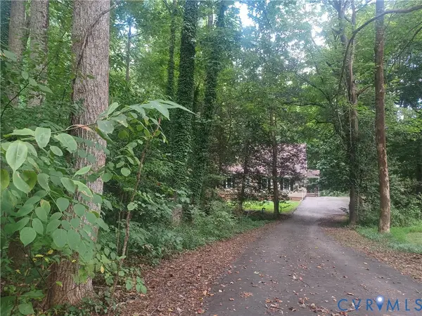 4601` Black Oak Road, Chester, VA 23237