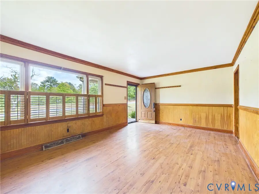 1405 W Tennessee Avenue, Crewe, VA 23930 - #3