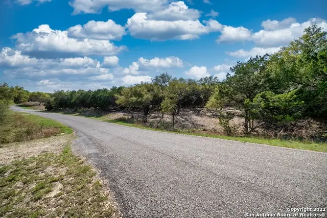 1752 Trailridge Dr, Canyon Lake, TX 78133 - Image #2