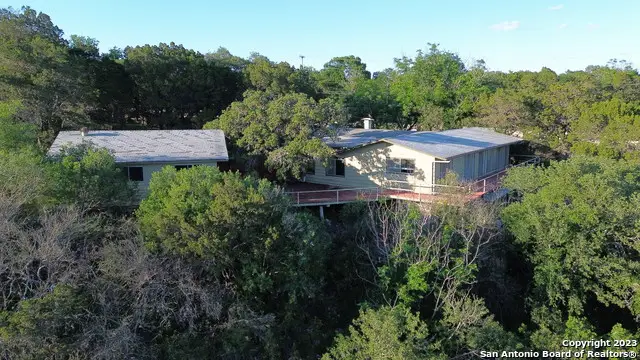 1203 N Walnut Ave, New Braunfels, TX 78130 - #2