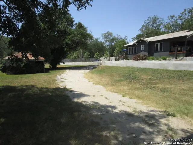 840 S Castell Ave, New Braunfels, TX 78130 - #2