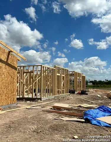 000 West Pike, Weslaco, TX 78596