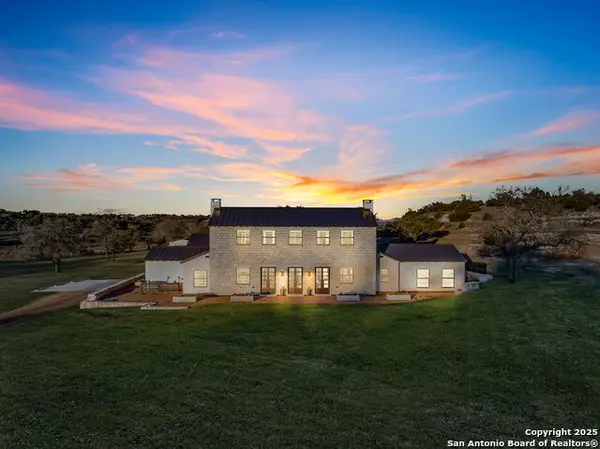 130 Overlook Dr, Fredericksburg, TX 78624