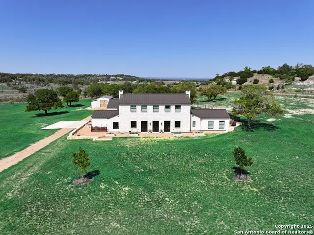 130 Overlook Dr, Fredericksburg, TX 78624 - #2