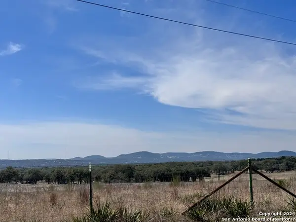 247 Highgate Dr, Bandera, TX 78003