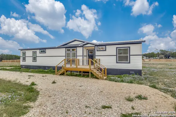 569 Pr 1520, Bandera, TX 78003