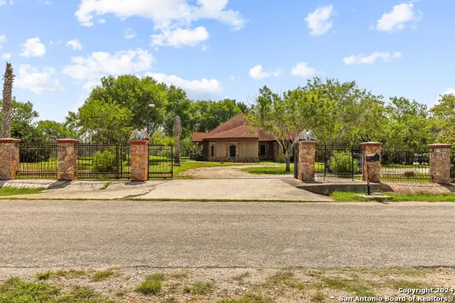 424 Homecrest, La Vernia, TX 78121 - Image #1