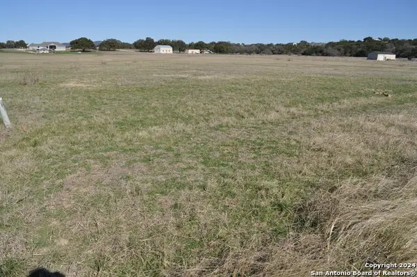 307 Hackamore Trl, Bandera, TX 78003