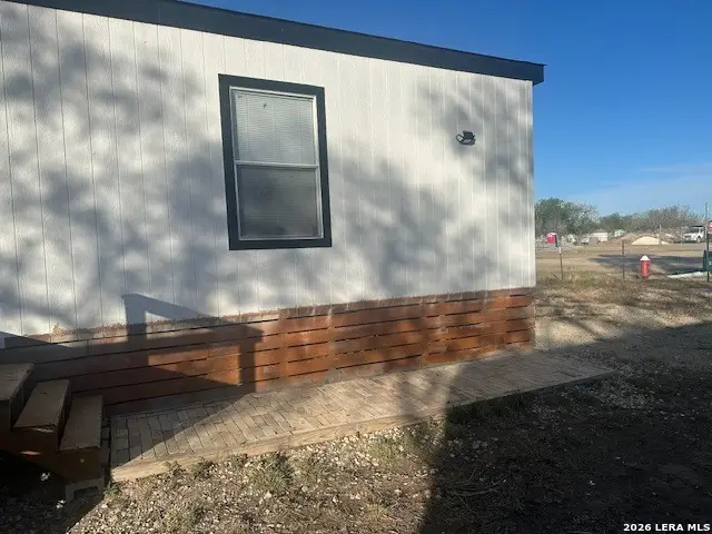 1102 Magnolia St, Jourdanton, TX 78026 - #3