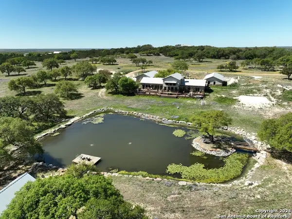 163 Northridge Dr, Mountain Home, TX 78058