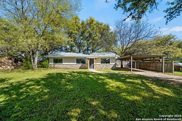 512 W Pecan Dr, Johnson City, TX 78636 - Image #1