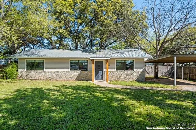 512 W Pecan Dr, Johnson City, TX 78636 - Image #2