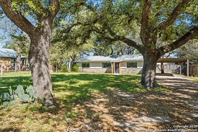 512 W Pecan Dr, Johnson City, TX 78636 - Image #3