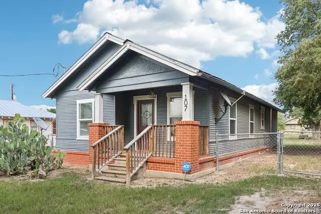 107 W Gilbert, Falls City, TX 78113 - Image #2