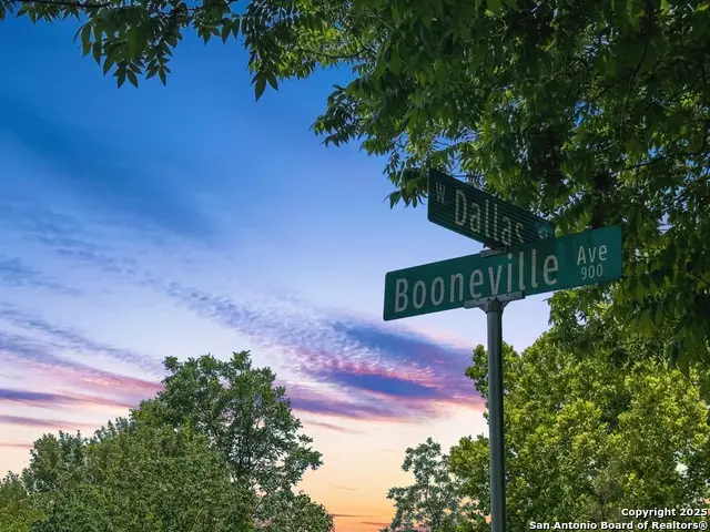 922 Booneville, New Braunfels, TX 78130 - #2