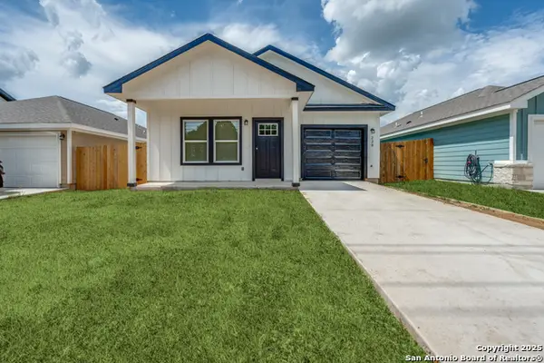 228 W Martindale St, Seguin, TX 78155