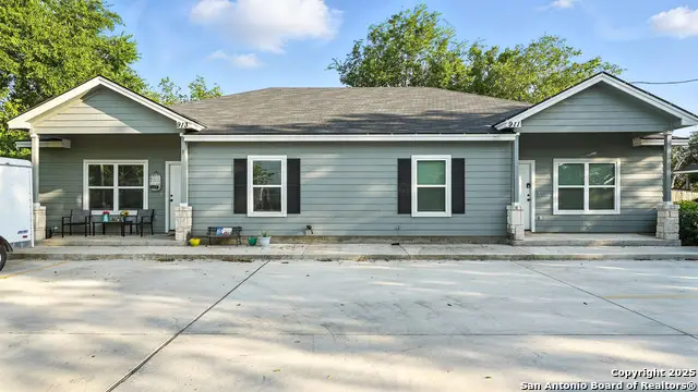 911-913 E Seideman, Seguin, TX 78155 - #1
