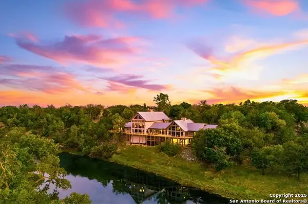 556 Cliff View Loop, Harper, TX 78631