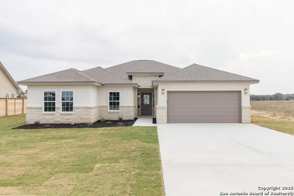 221 Colonial Lane, La Vernia, TX 78121