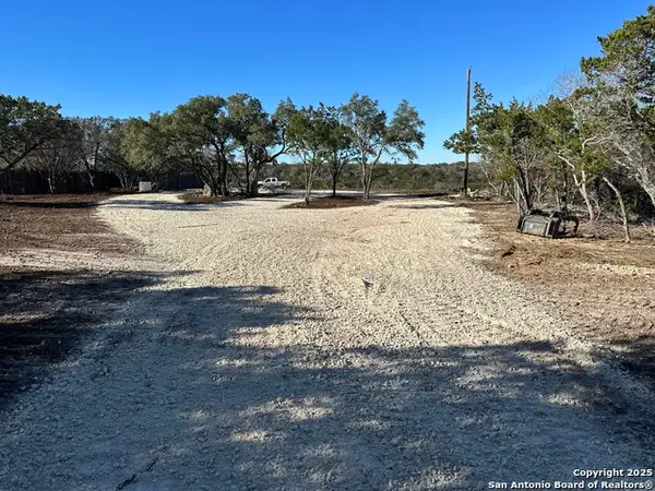 308 Elm Pass, Center Point, TX 78010