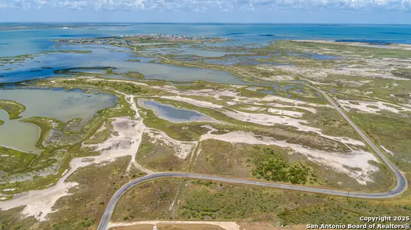 602-698 Cape Velero Dr, Rockport, TX 78382
