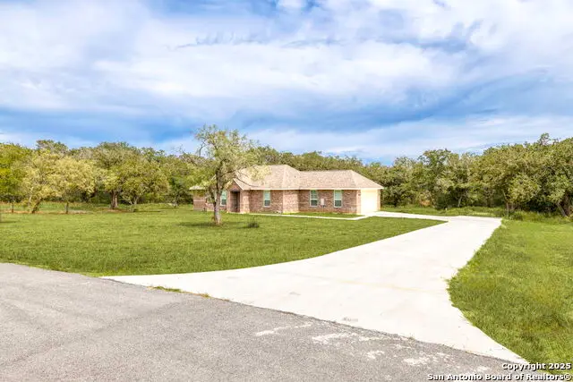 446 Post Oak Street, Gonzales, TX 78629 - Image #2