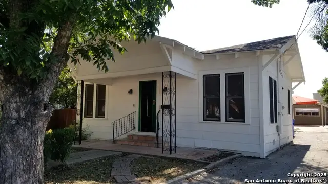 1123 W Coll, New Braunfels, TX 78130 - #2