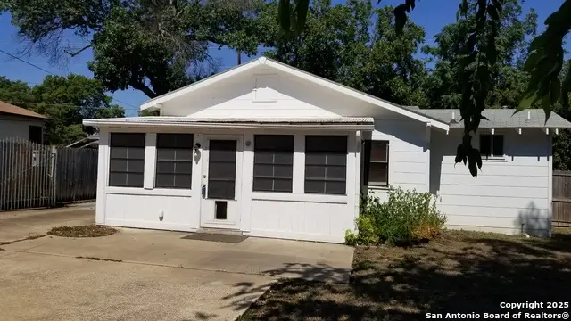 1123 W Coll, New Braunfels, TX 78130 - #3