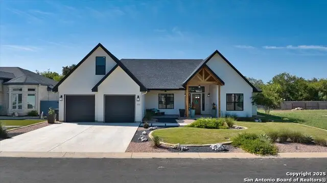 105 Parlin Ln, Fredericksburg, TX 78624 - Image #2