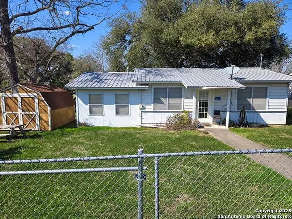 417 E Jones St., Pettus,  78146